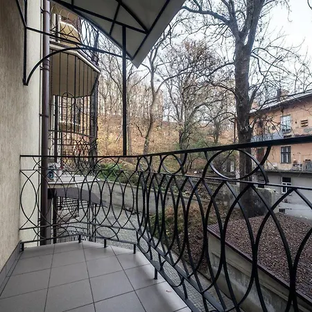 Apartamenty On Kryvonosa Lviv Exterior photo